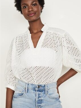 FRAME DENIM- Adorable!🤍
EYELET CAL TOP - OFF WHITE, like new, sz Xs